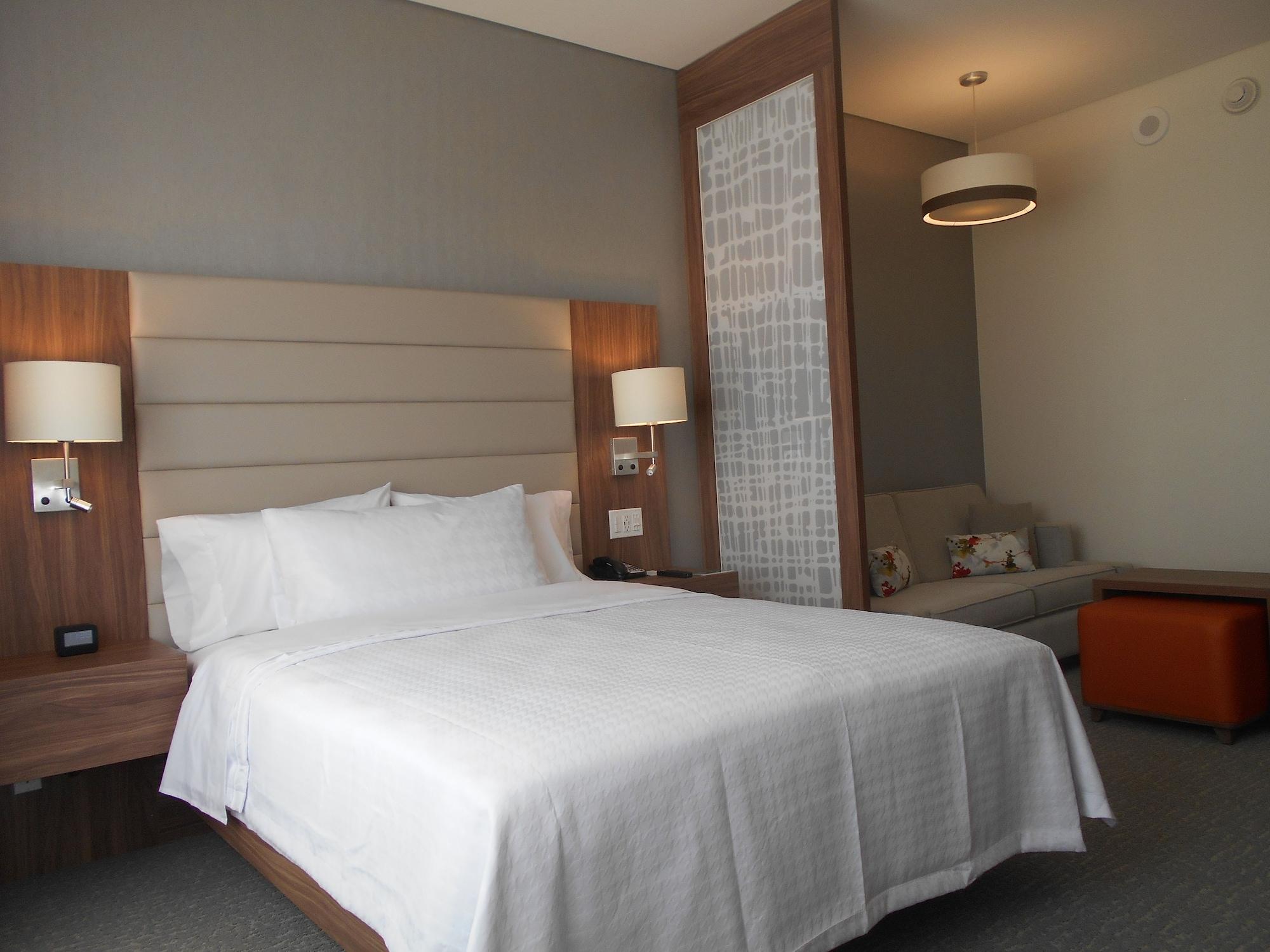Fiesta Inn Suites Aeropuerto Del Bajio Silao Bagian luar foto