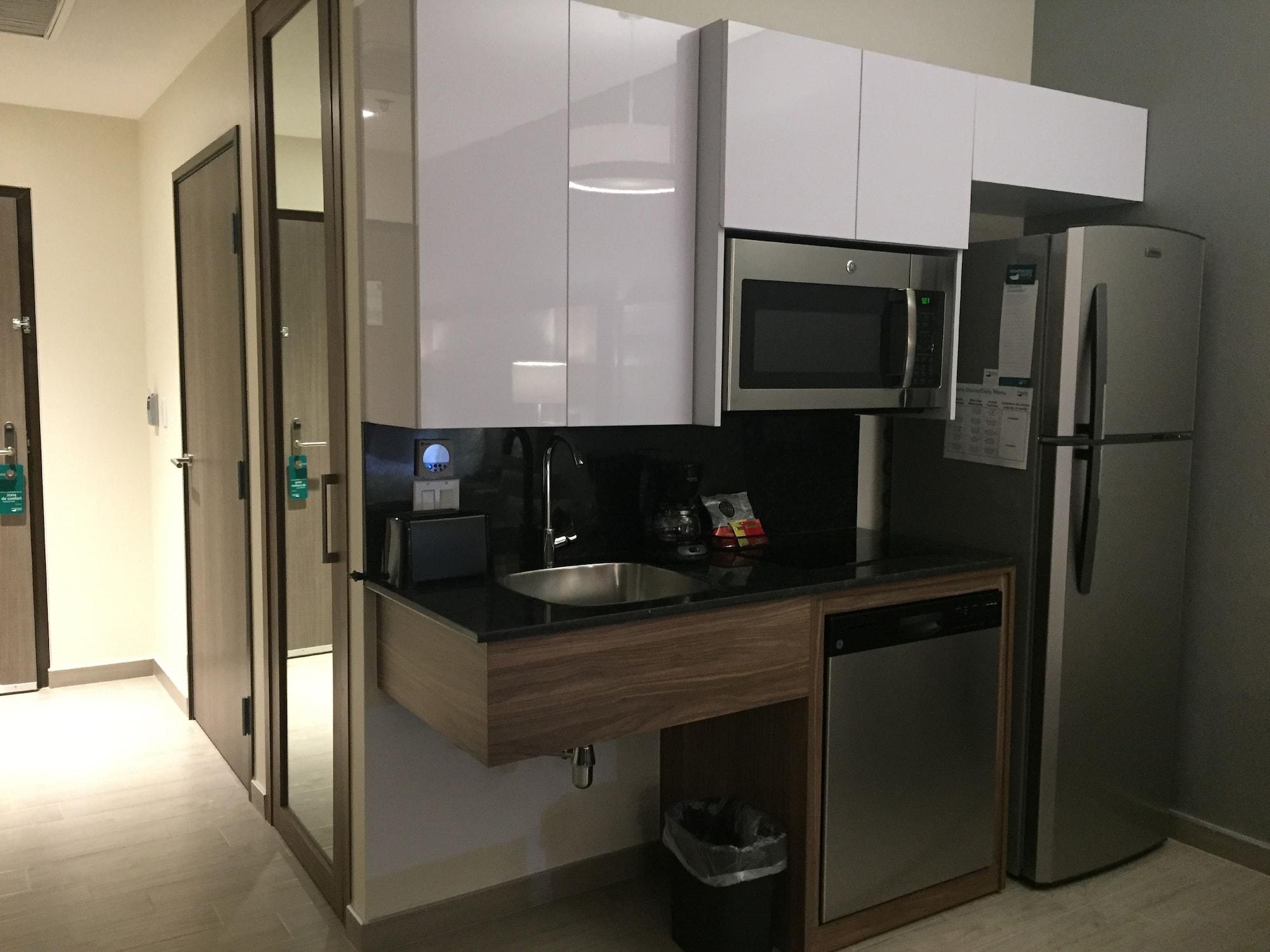 Fiesta Inn Suites Aeropuerto Del Bajio Silao Bagian luar foto
