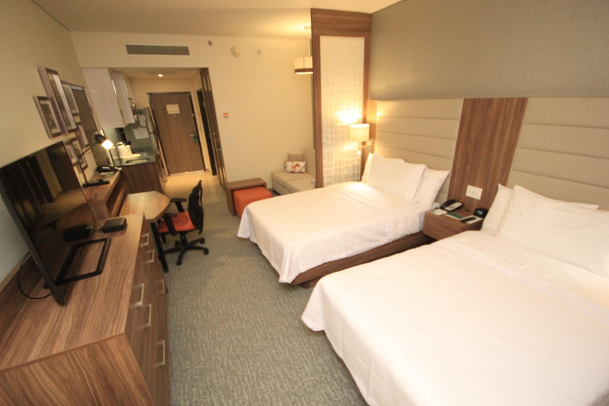 Fiesta Inn Suites Aeropuerto Del Bajio Silao Bagian luar foto
