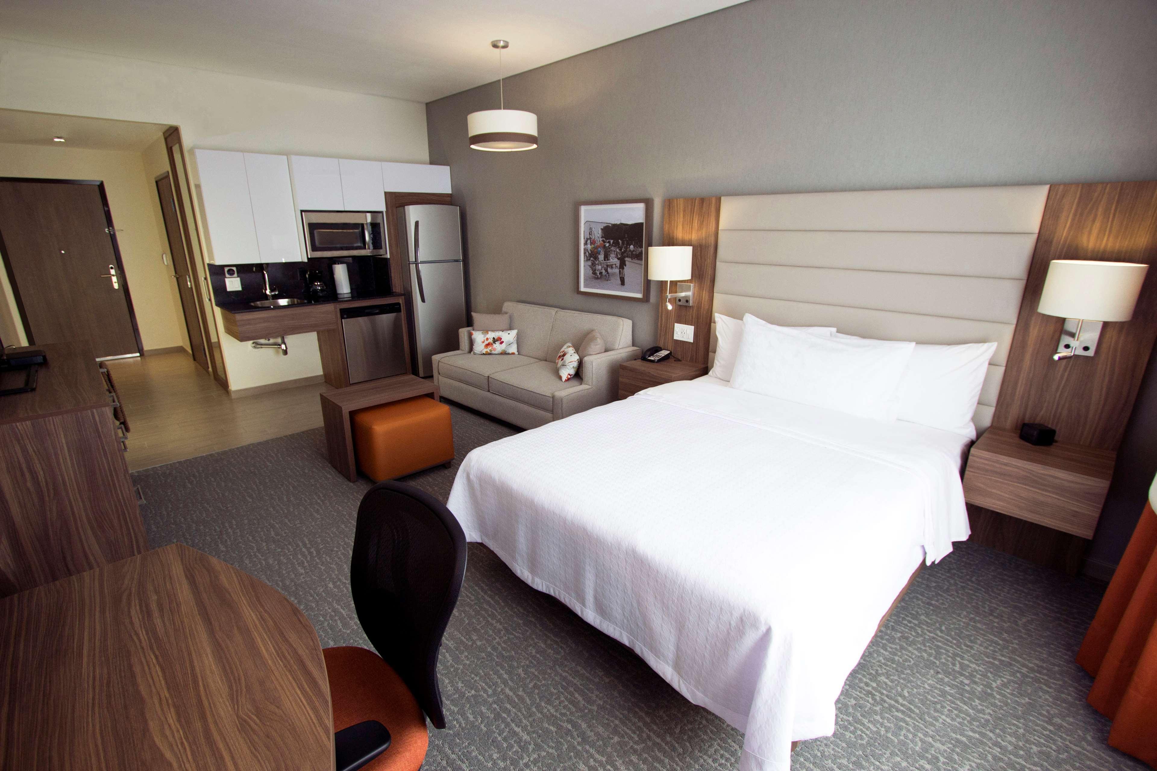 Fiesta Inn Suites Aeropuerto Del Bajio Silao Bagian luar foto