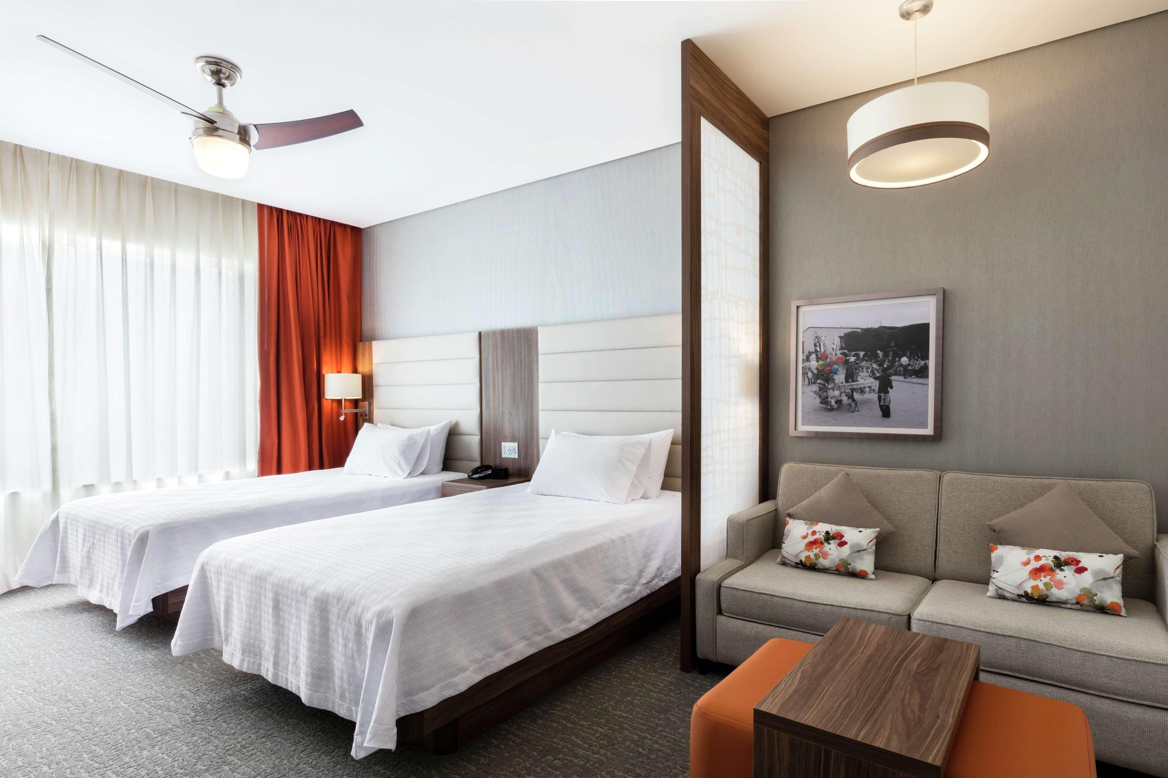 Fiesta Inn Suites Aeropuerto Del Bajio Silao Bagian luar foto