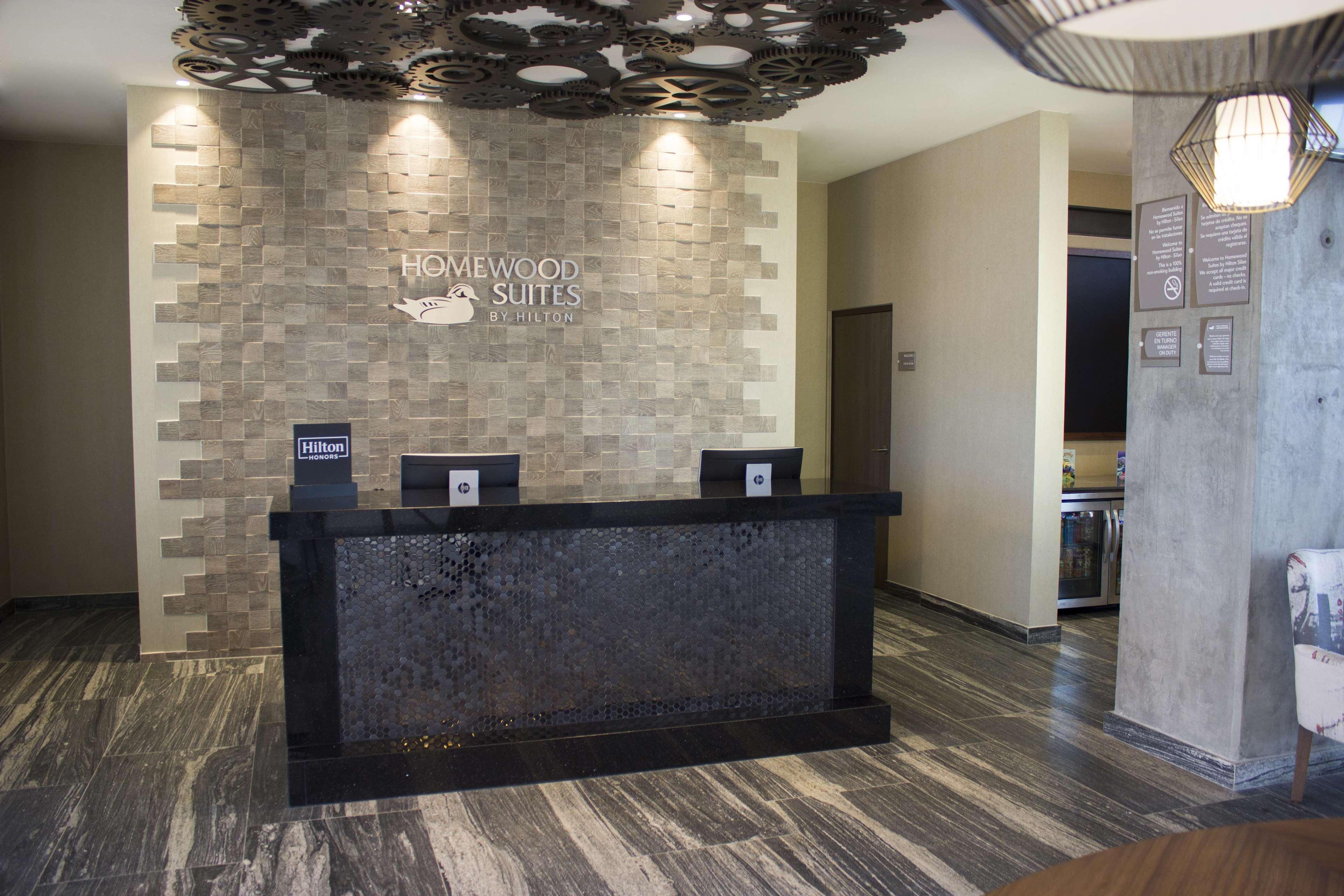Fiesta Inn Suites Aeropuerto Del Bajio Silao Bagian luar foto