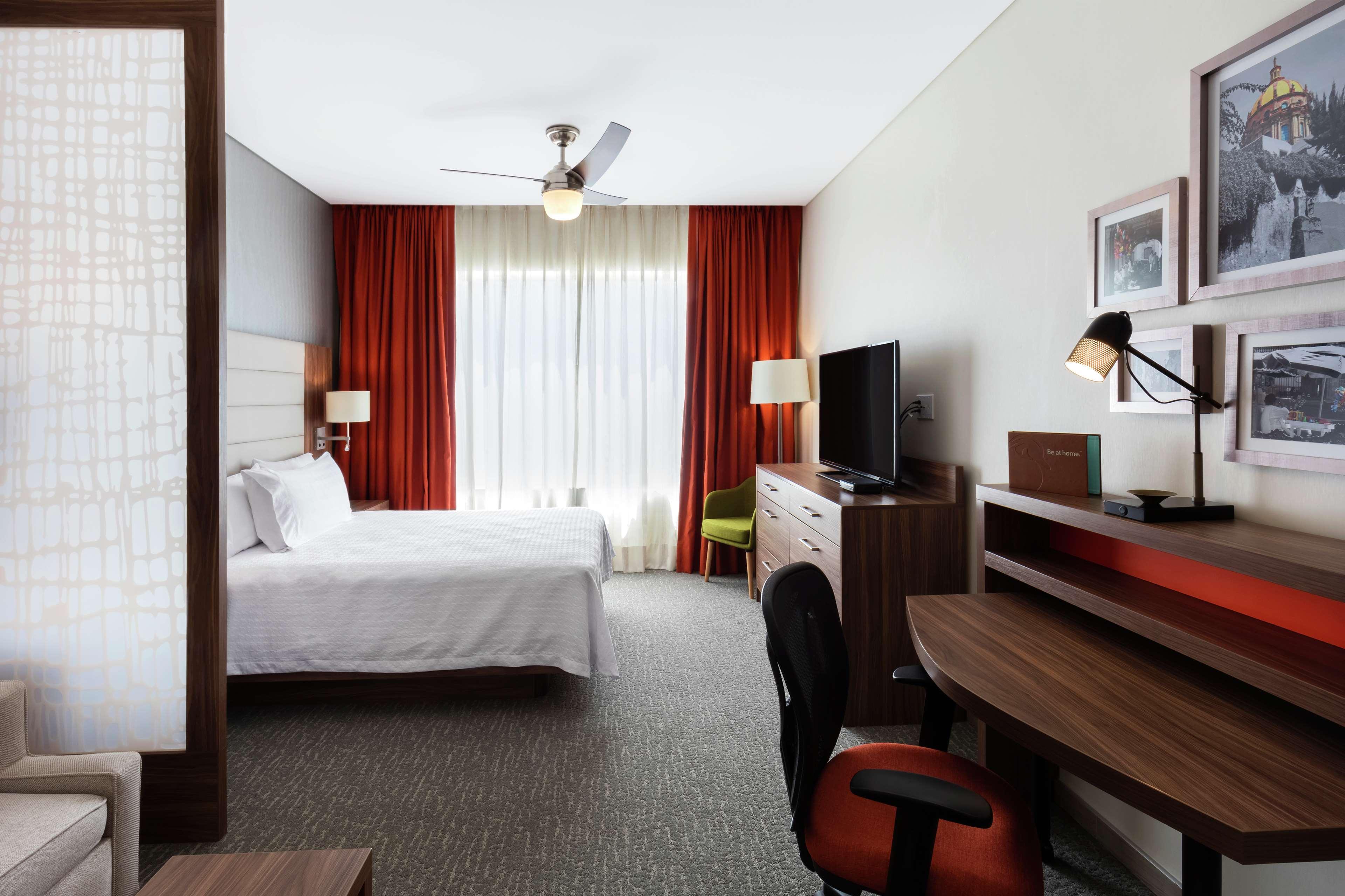 Fiesta Inn Suites Aeropuerto Del Bajio Silao Bagian luar foto