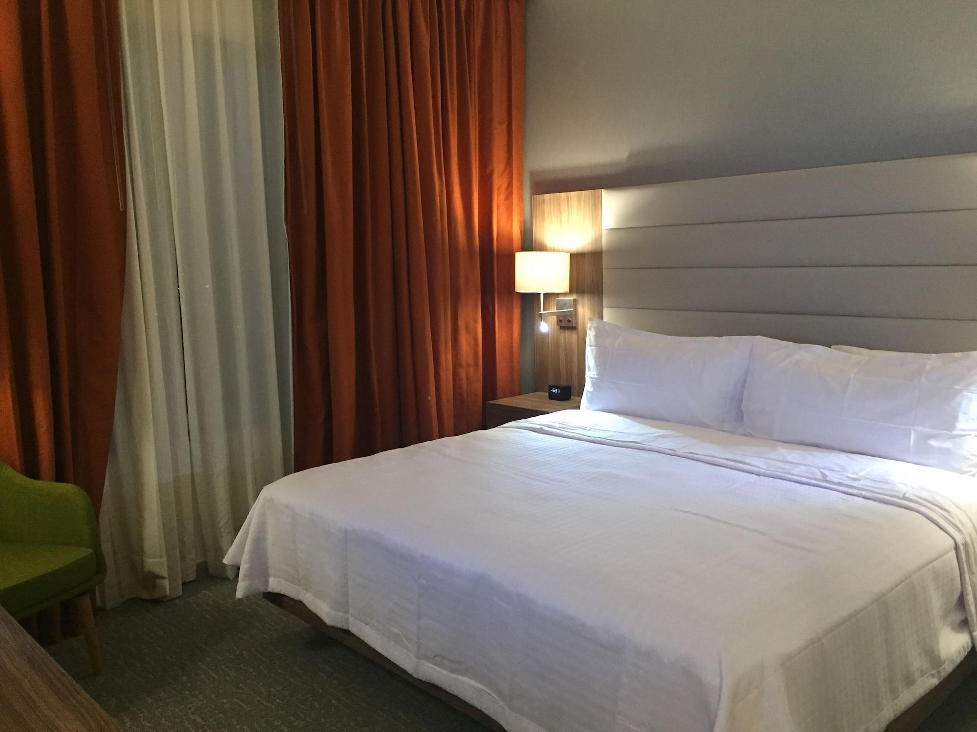 Fiesta Inn Suites Aeropuerto Del Bajio Silao Bagian luar foto