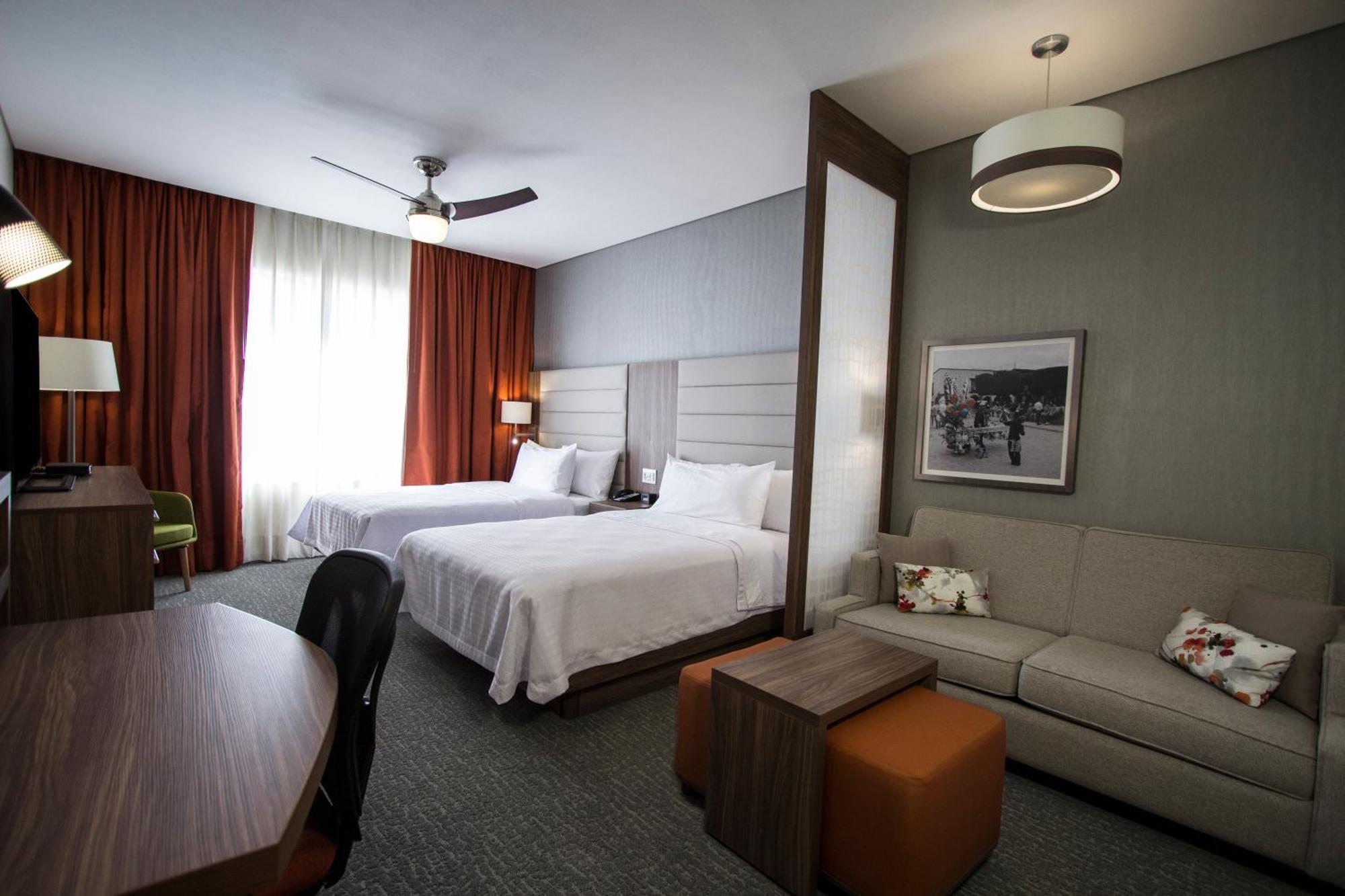 Fiesta Inn Suites Aeropuerto Del Bajio Silao Bagian luar foto