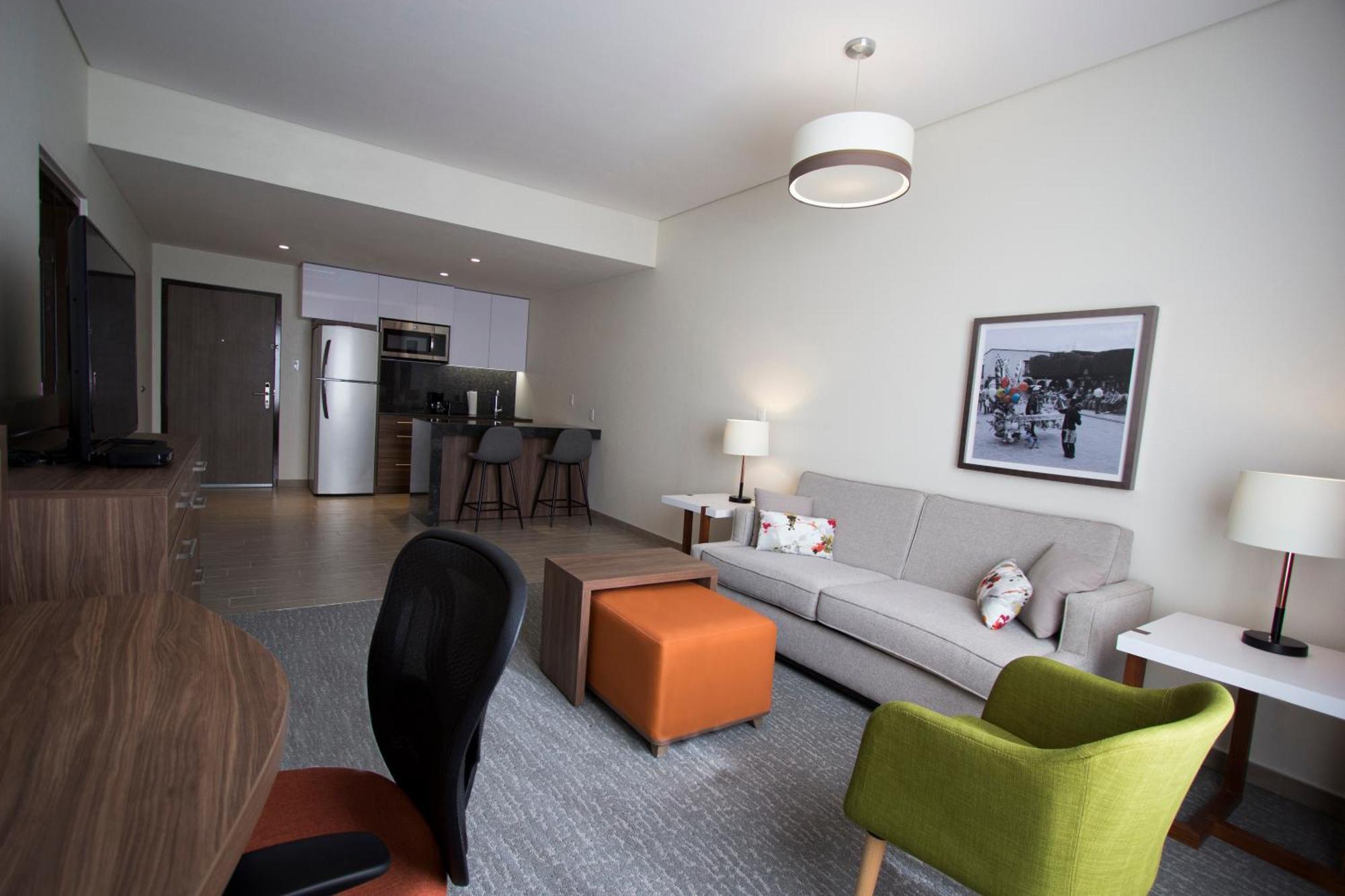 Fiesta Inn Suites Aeropuerto Del Bajio Silao Bagian luar foto