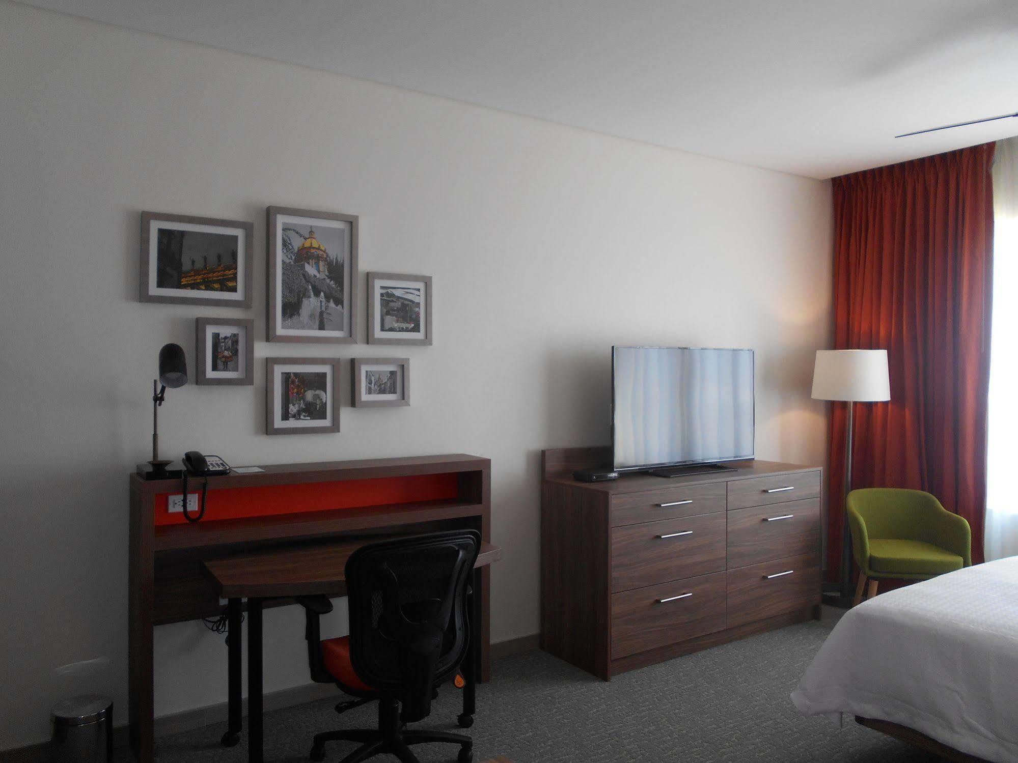 Fiesta Inn Suites Aeropuerto Del Bajio Silao Bagian luar foto